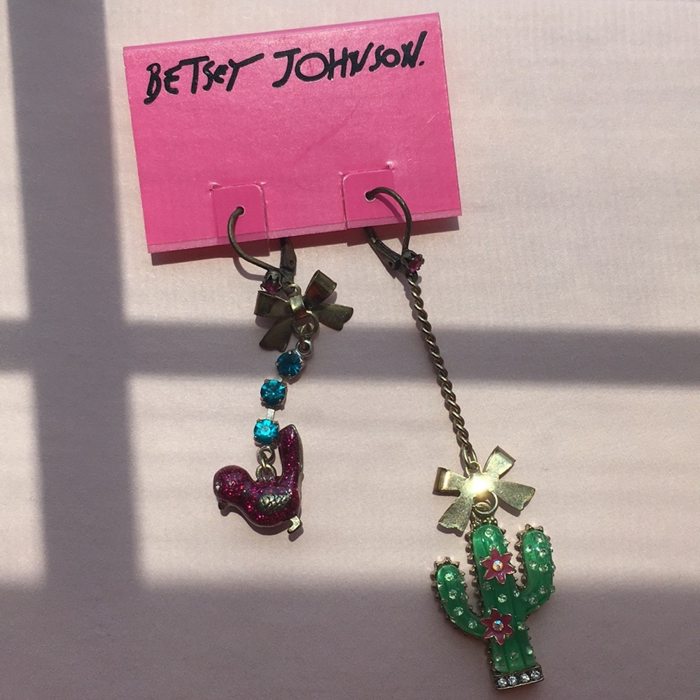 Betsy Johnson Clips